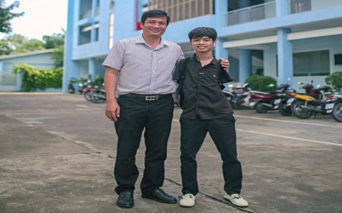 Nghị lực của chàng trai không tay vừa vào đại học ở Đồng Nai