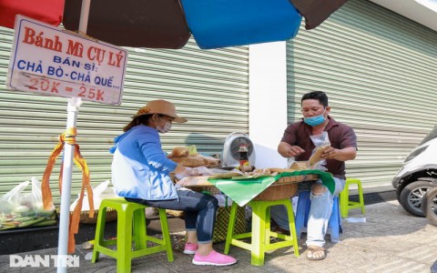 Chuyện về quầy bánh mì 80 tuổi tại Sài Gòn