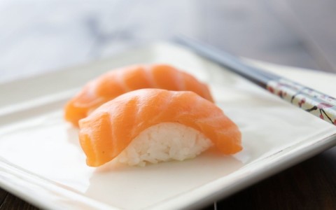 Sushi cá hồi có nguồn gốc từ đâu?