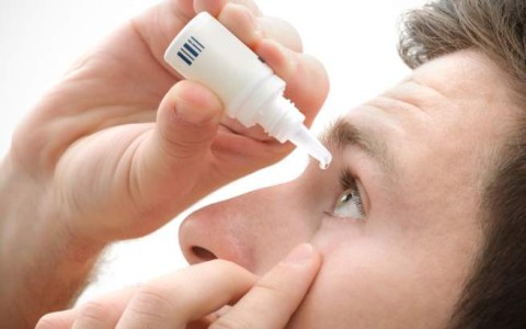 Cẩn trọng khi chữa đau mắt đỏ bằng thuốc chứa corticoid